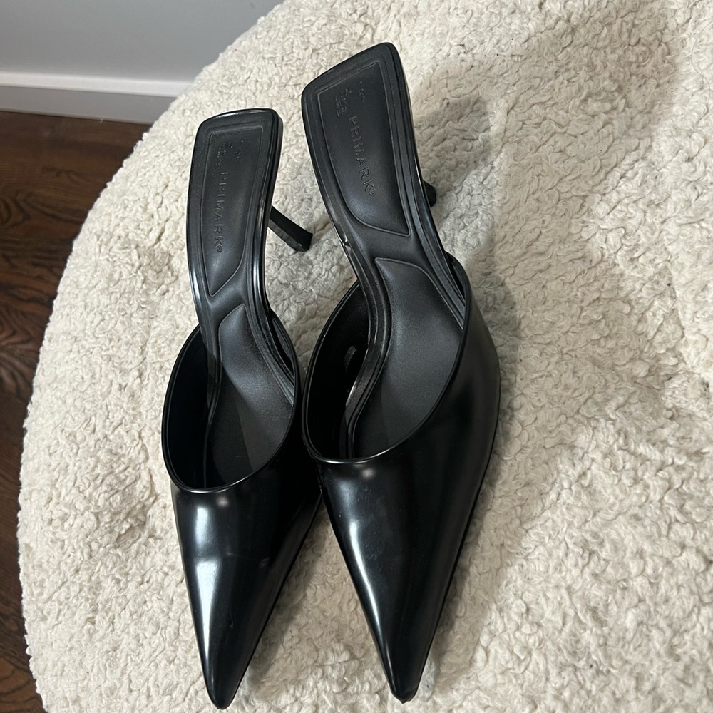 Women’s 9 Black heels (PRIMARK) kitten heel